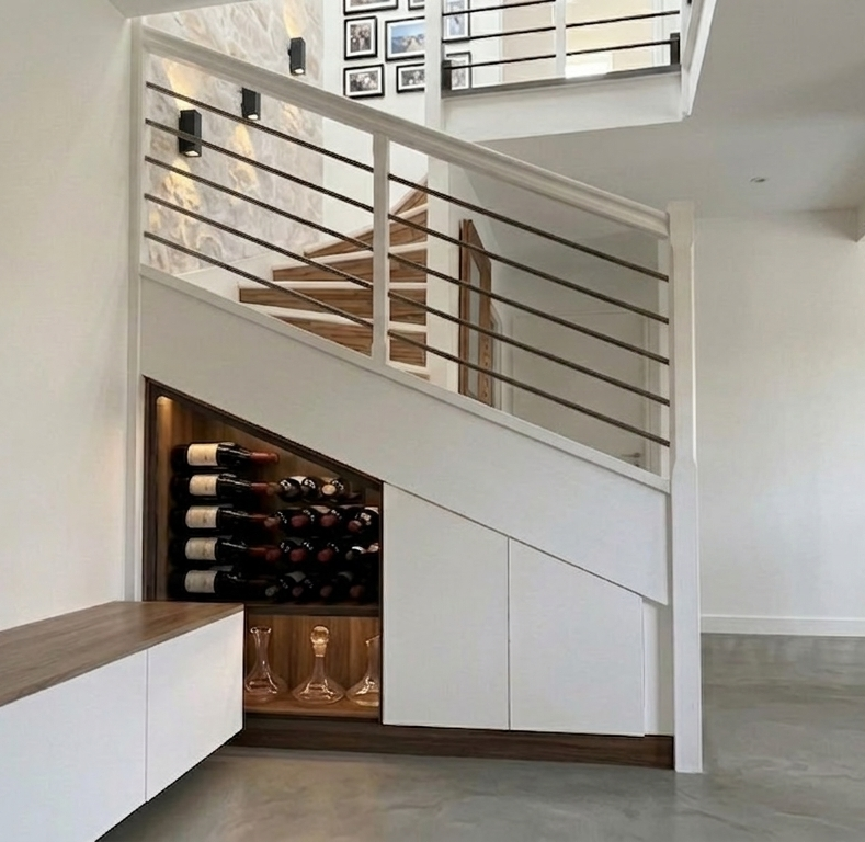 rampe escalier et mur parement pierre